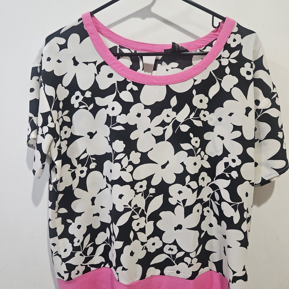 Bobeau Black and White Floral Top with Pink Trim